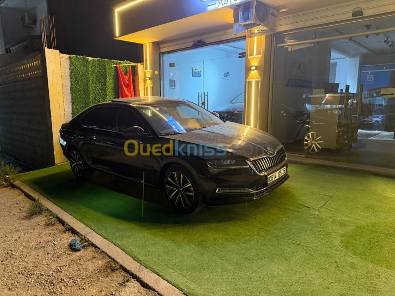 Skoda Superb Pro  2025 330 TSI DSG Luxury Edition  4
