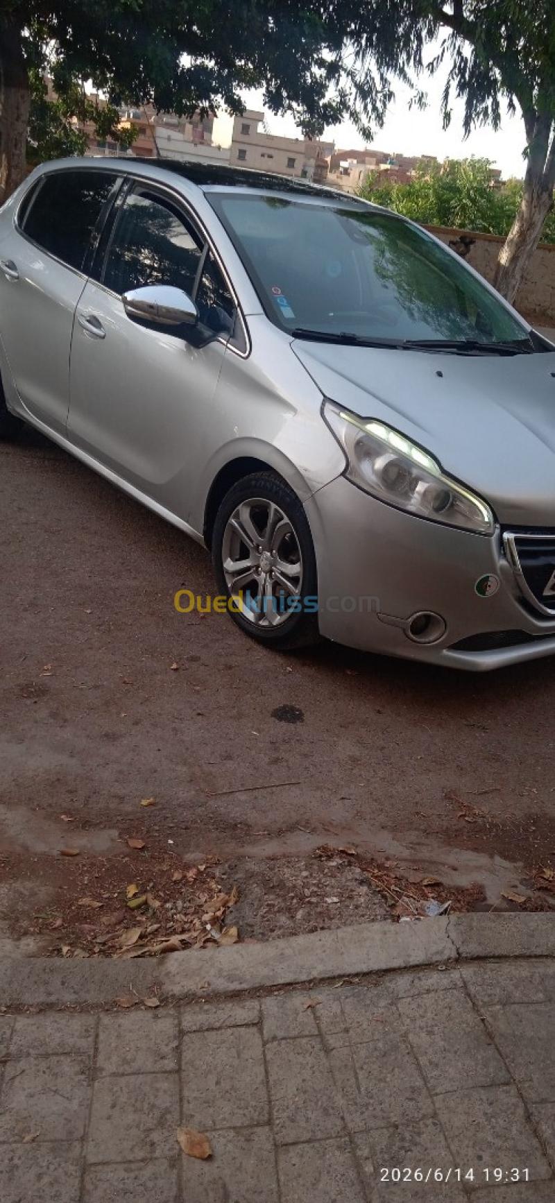 Peugeot 208 2015 Allure