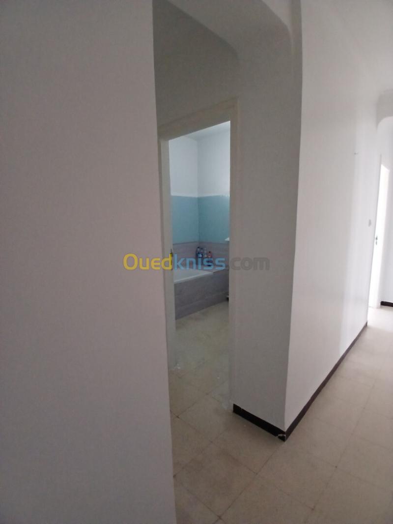 Location Appartement F4 Alger Said hamdine 13