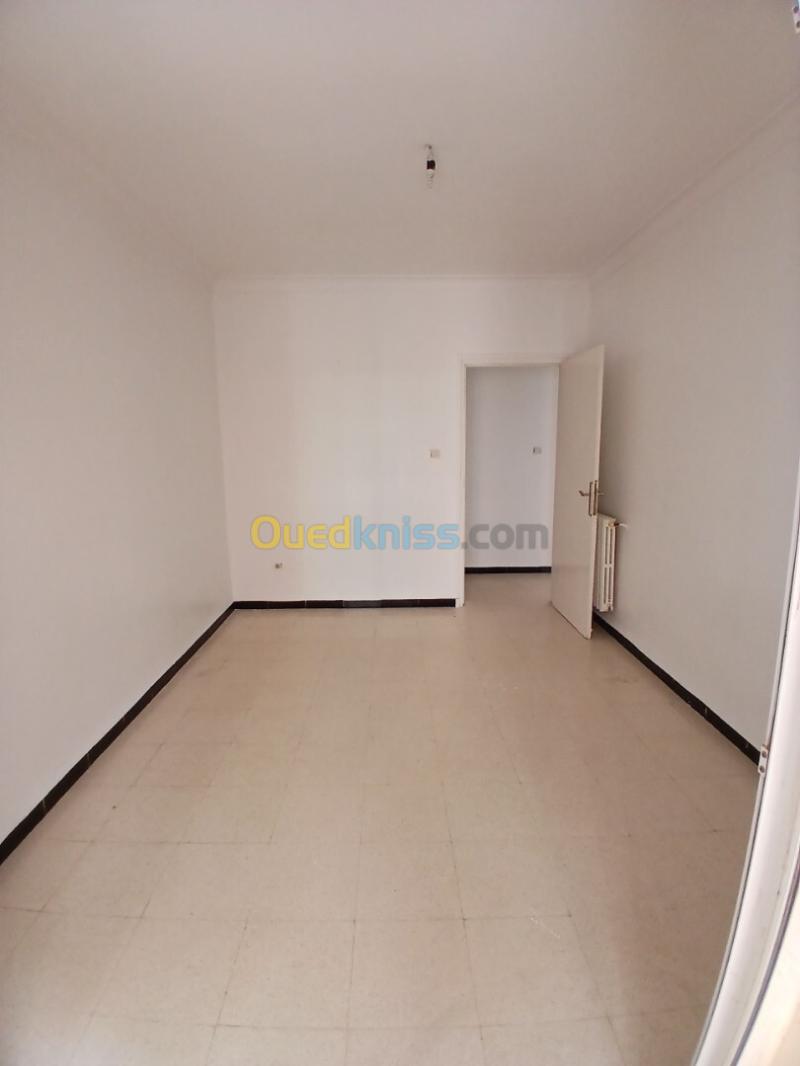 Location Appartement F4 Alger Said hamdine 18