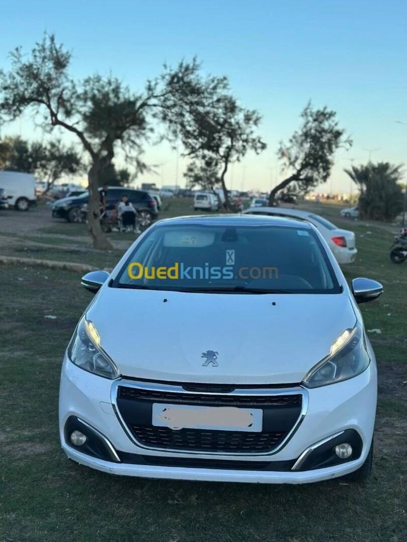 Peugeot 208 2015 Allure Facelift 5
