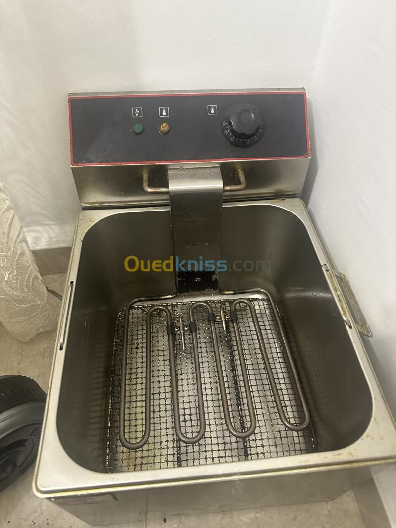 Friteuse et fontaine chocolat et trancheuse 6