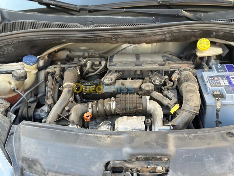 Peugeot 208 2013 Allure 14