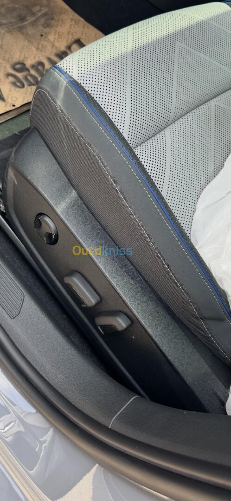 Volkswagen Golf 8 2025 R Black Edition  11