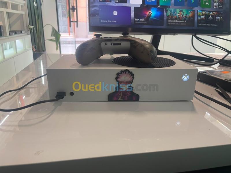 Xbox Serie S avec boite trés bonne état