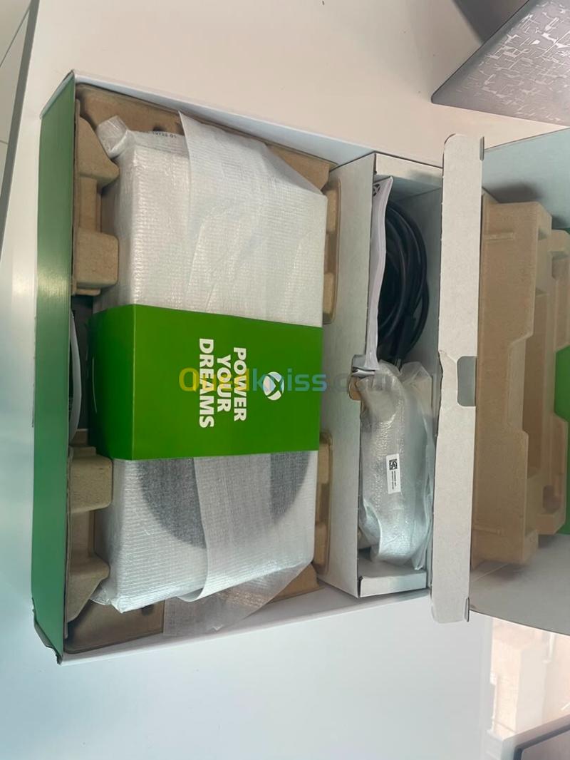 Xbox Serie S avec boite trés bonne état 8