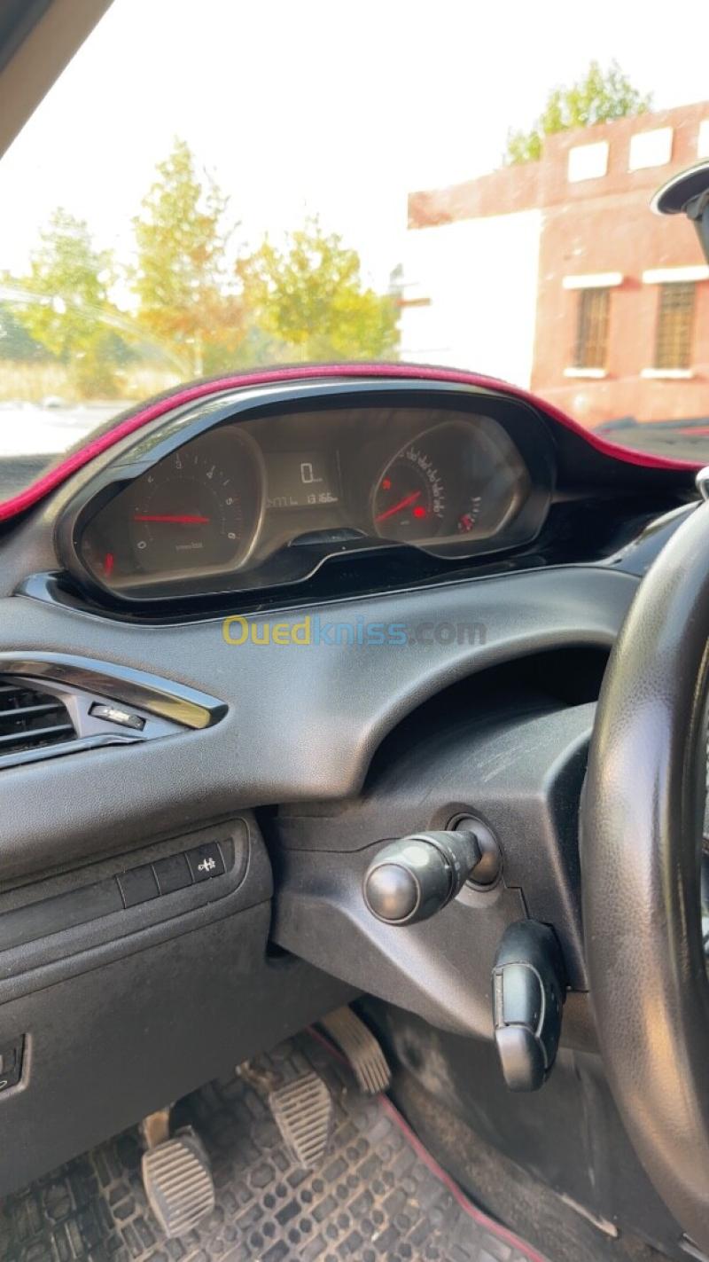 Peugeot 208 2015 208 4