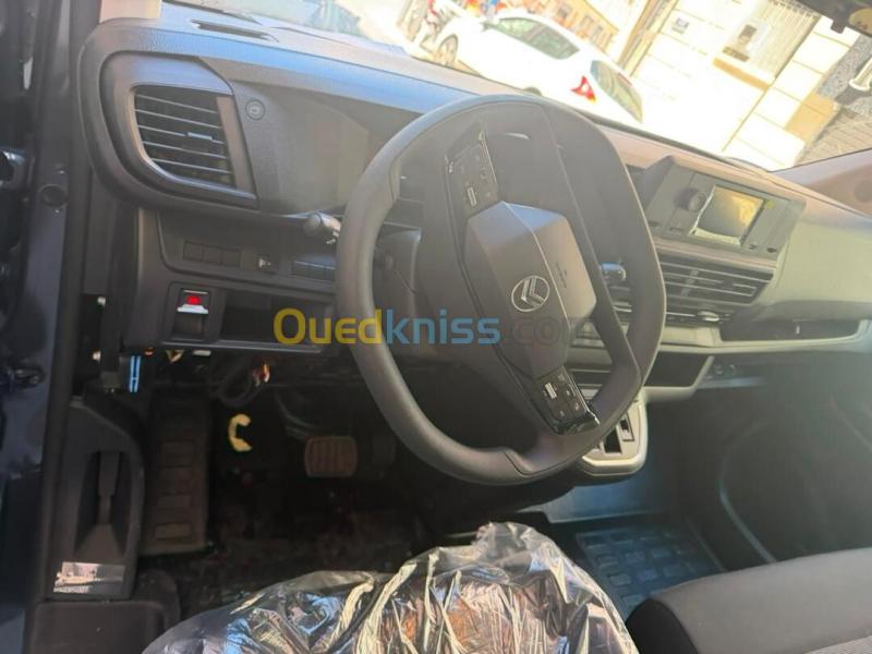 Citroen Jumpy 2026 Combi 9 places 11
