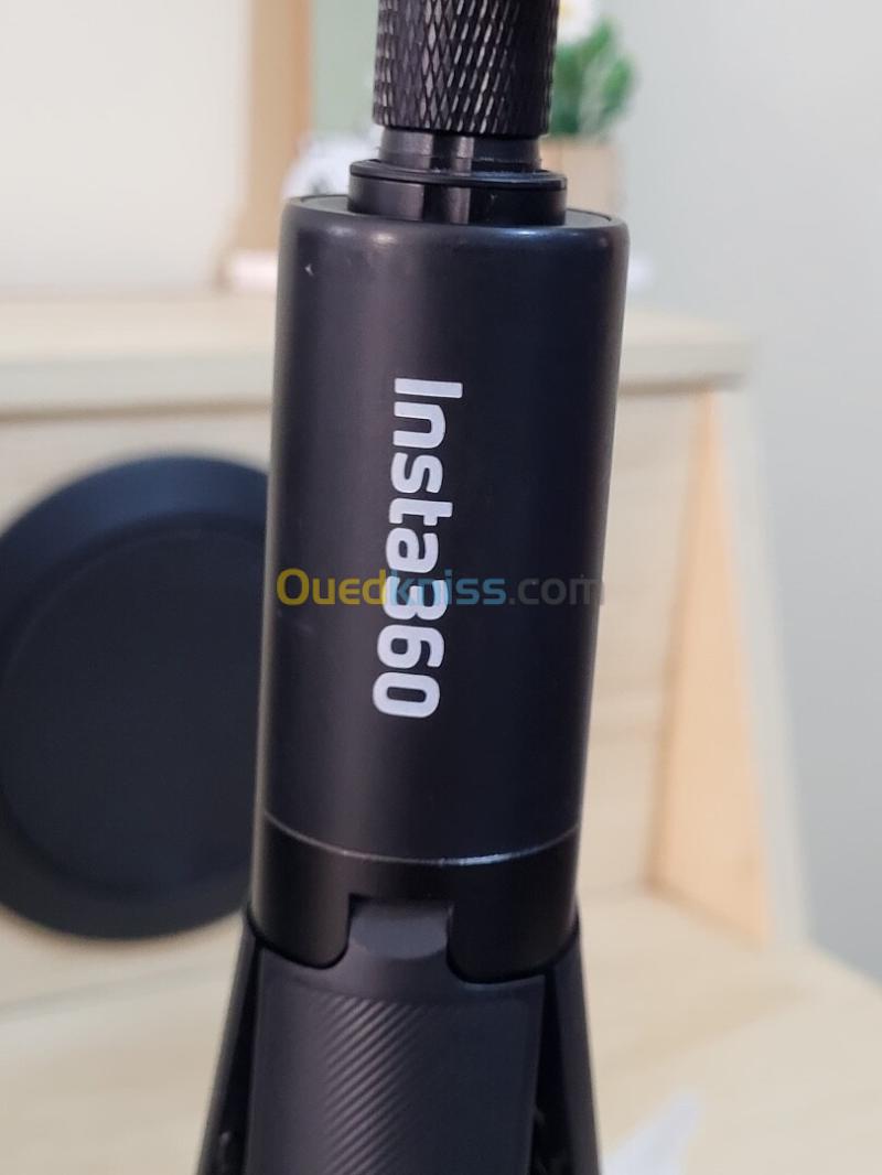Insta360 One RS 1-inch 360 Edition - Caméra 360 VIDEO UHD 6K avec Deux capteurs 1 Pouce, co-conçue avec Leica, Photo 21MP, stabilisation FlowState, Faible luminosité de qualité, résistante à l'eau 45