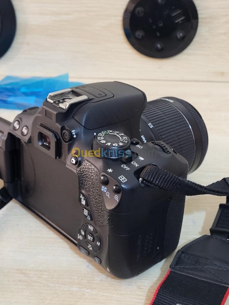 Canon EOS 700D Appareil photo Reflex SLR 18 MP CMOS 5184 x 3456 pixels + Objectif Canon EF-S 18-55mm f/3.5-5.6 IS STM f/3.5-5.6 3