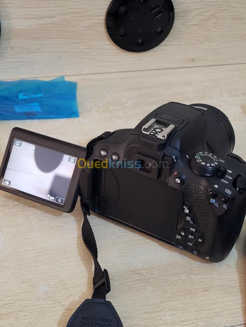 Canon EOS 700D Appareil photo Reflex SLR 18 MP CMOS 5184 x 3456 pixels + Objectif Canon EF-S 18-55mm f/3.5-5.6 IS STM f/3.5-5.6 23