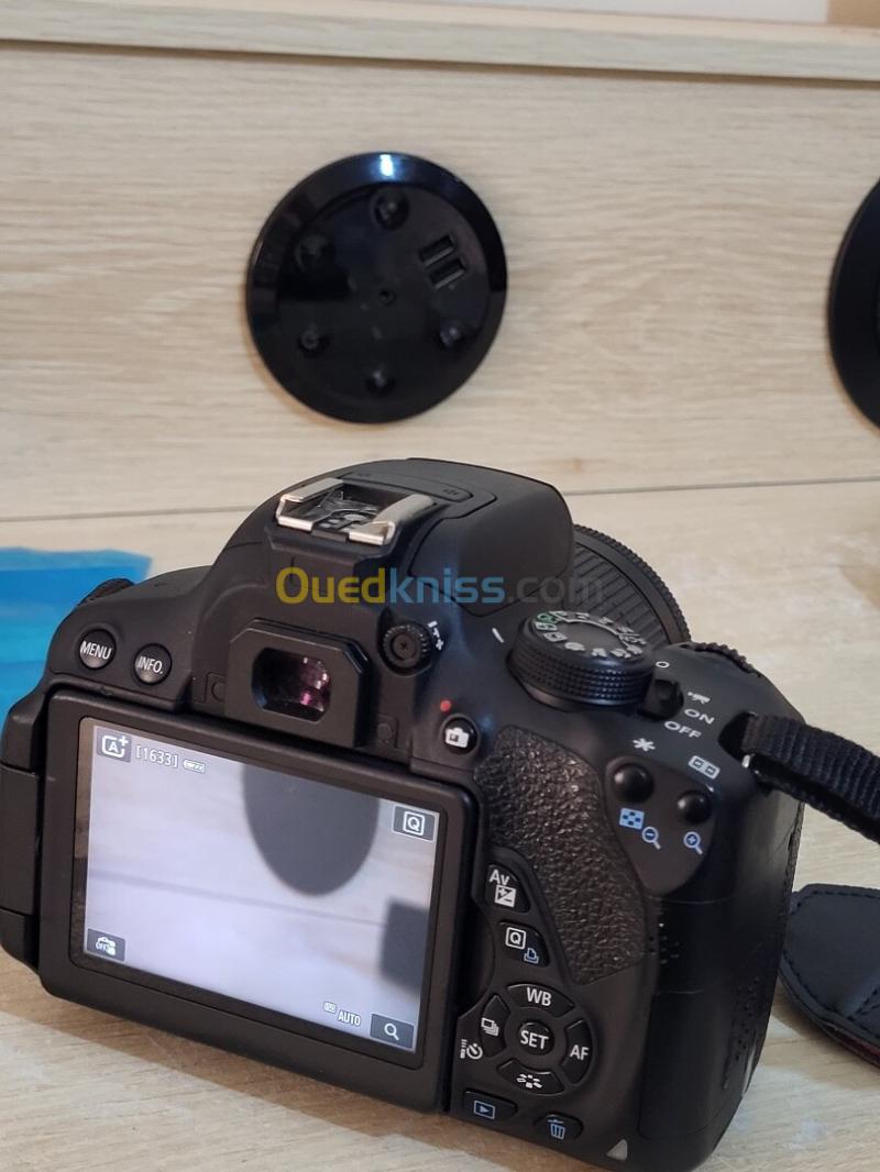 Canon EOS 700D Appareil photo Reflex SLR 18 MP CMOS 5184 x 3456 pixels + Objectif Canon EF-S 18-55mm f/3.5-5.6 IS STM f/3.5-5.6 4