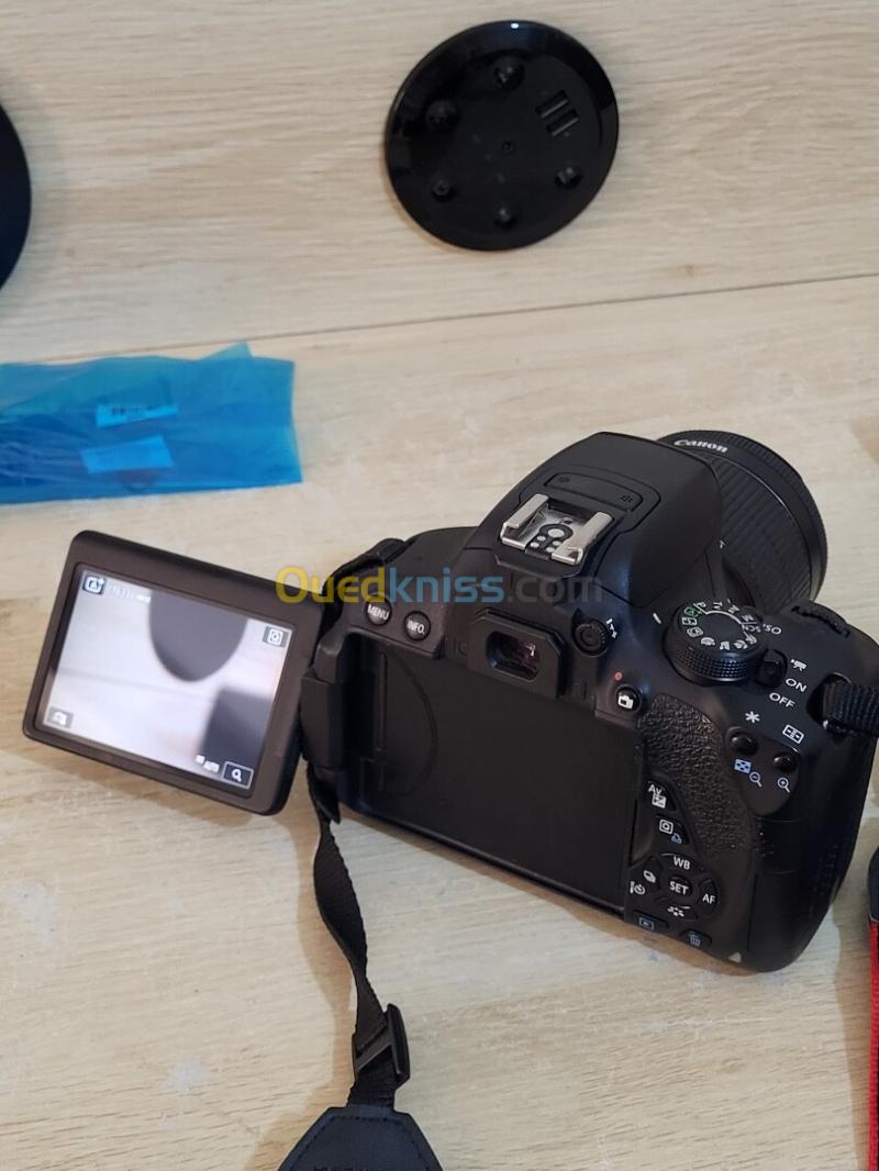 Canon EOS 700D Appareil photo Reflex SLR 18 MP CMOS 5184 x 3456 pixels + Objectif Canon EF-S 18-55mm f/3.5-5.6 IS STM f/3.5-5.6 27