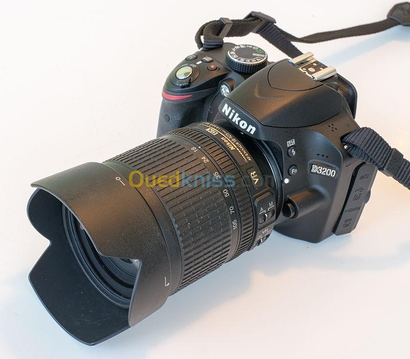  Appareil photo Reflex Nikon D3200 + Obj. Nikon AF-S DX VR ED 18 - 105 mm f/3.5 - 5.6 série G