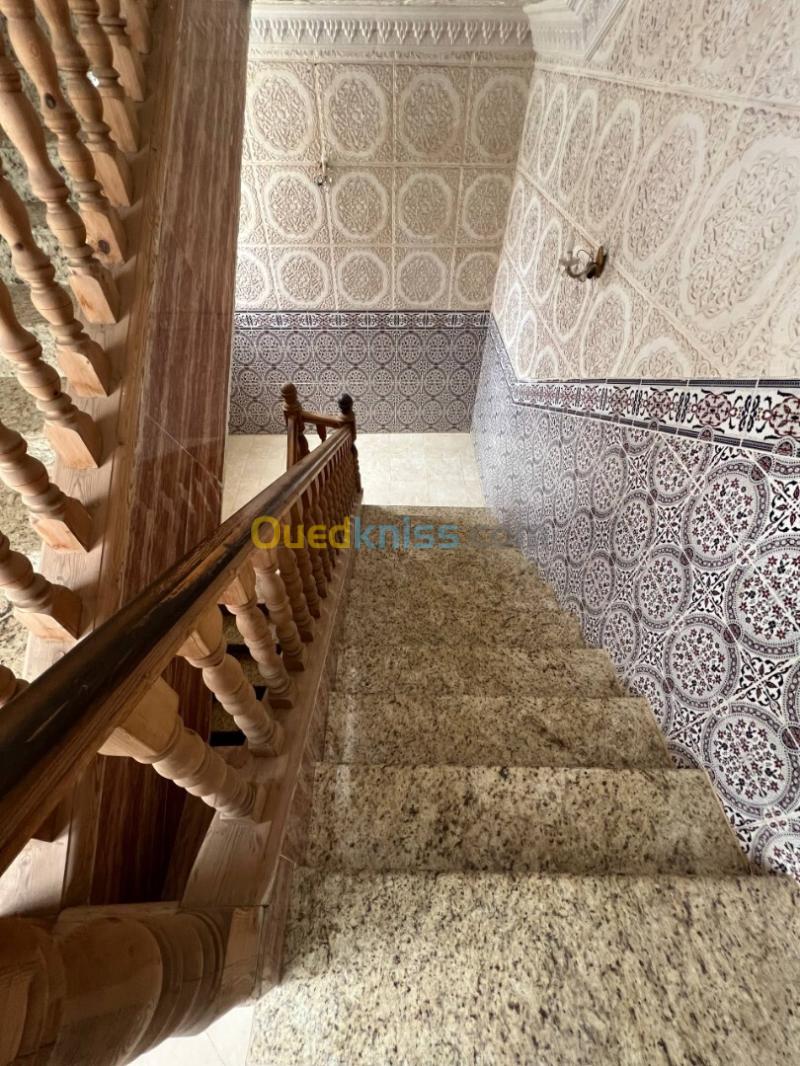 Location Appartement Niveau de villa F5 Oran Oran 26