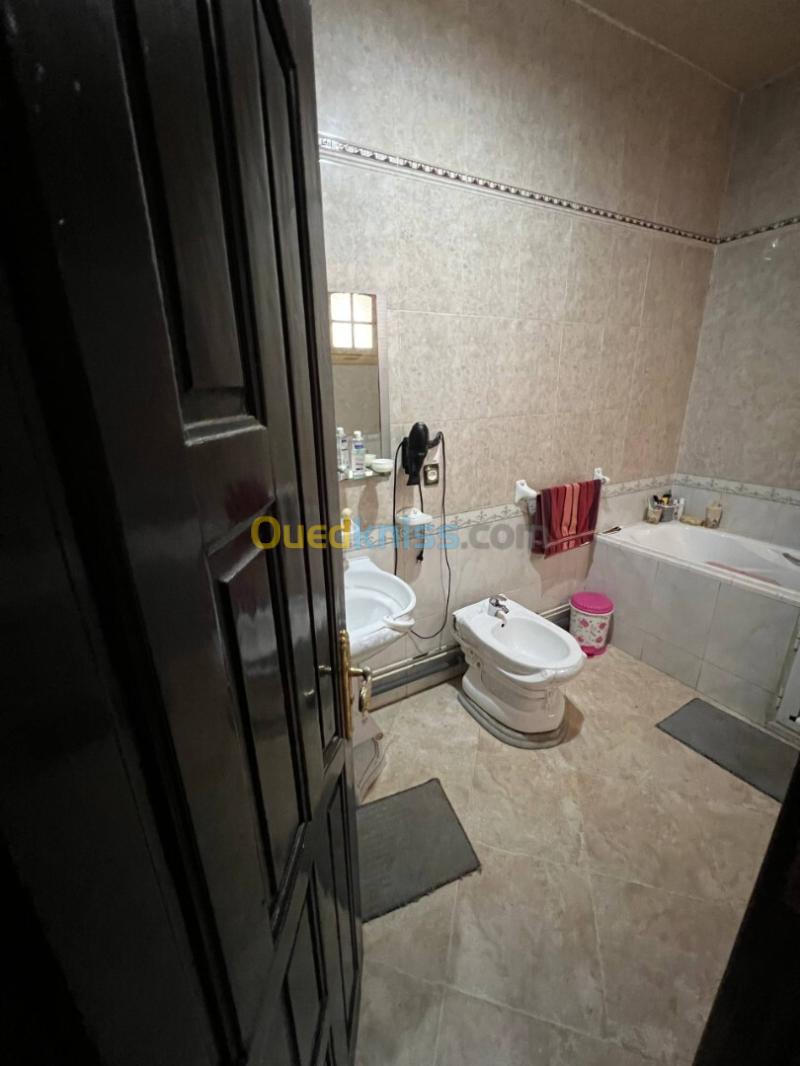 Location Appartement Niveau de villa F5 Oran Oran 22