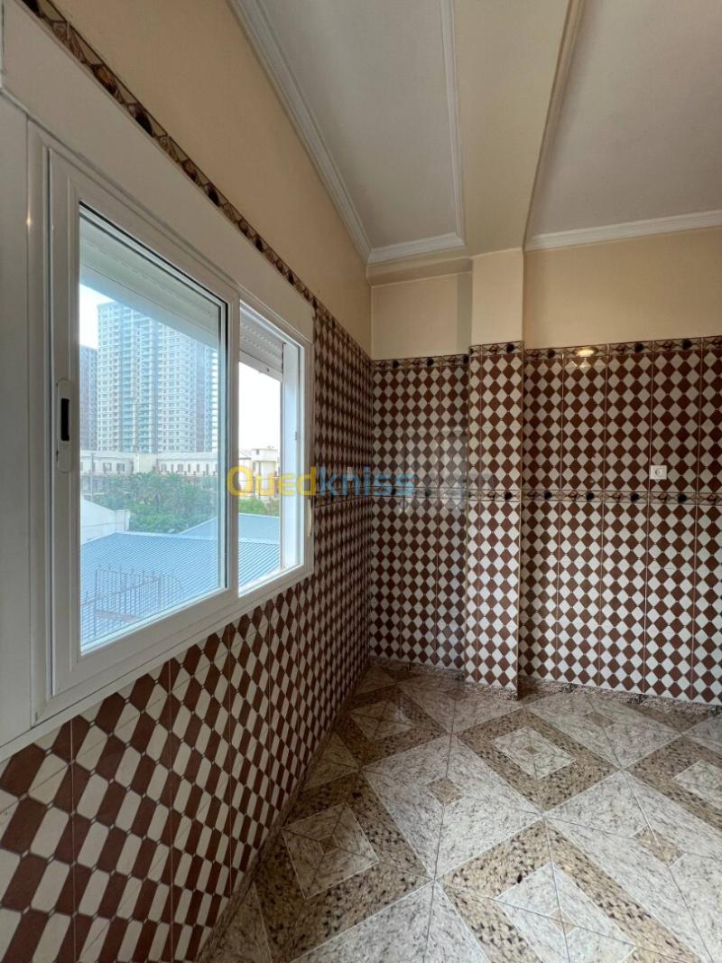 Location Appartement Niveau de villa F3 Oran Oran 7