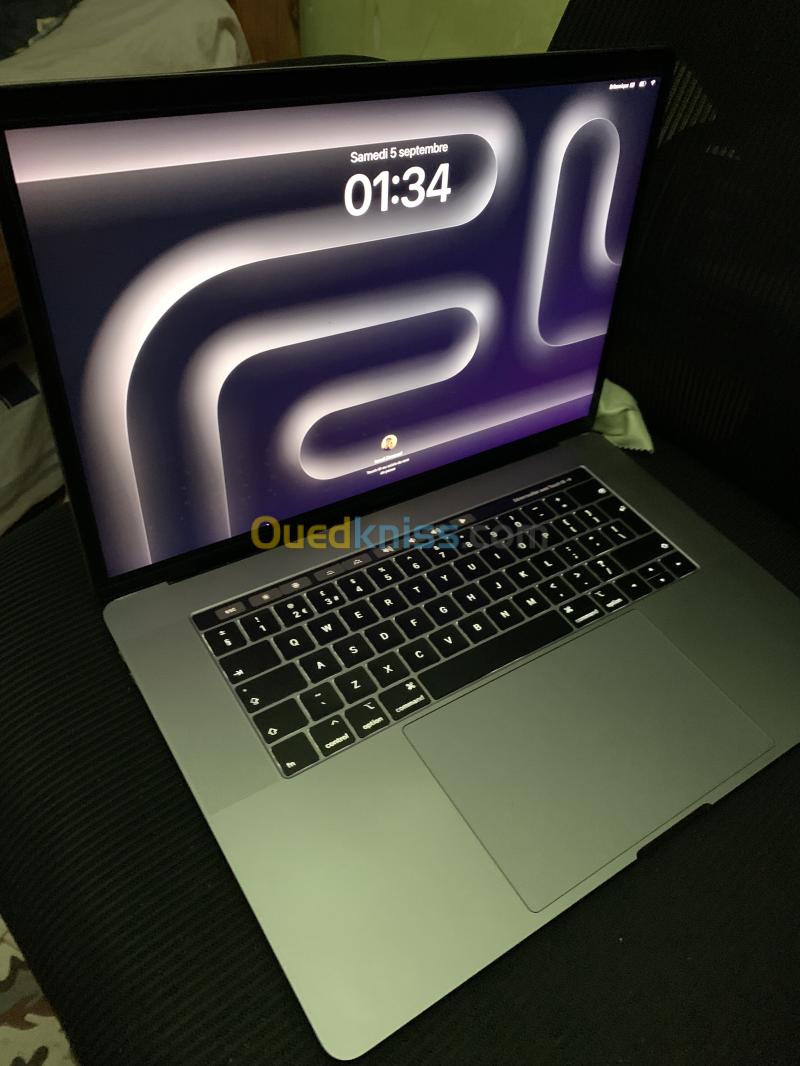 MacBook Pro 15" 2018 i7 -16Go RAM - Radeon Pro 555X 4Go 4
