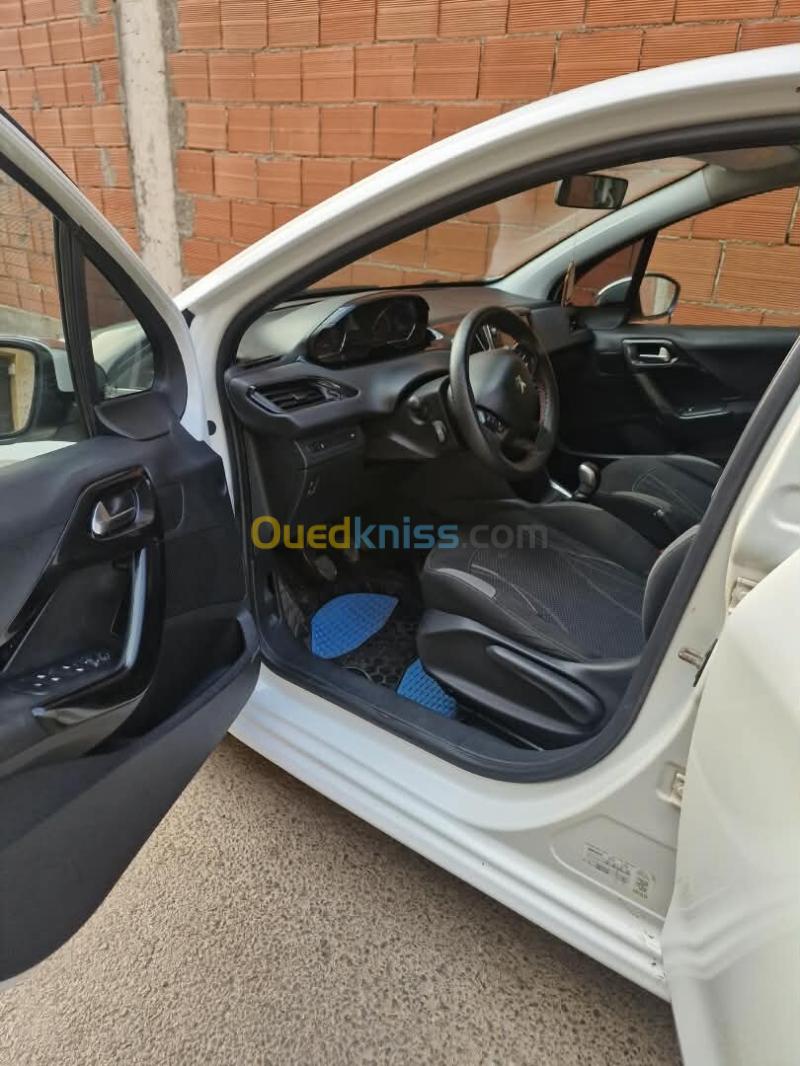 Peugeot 208 2015 Active 4