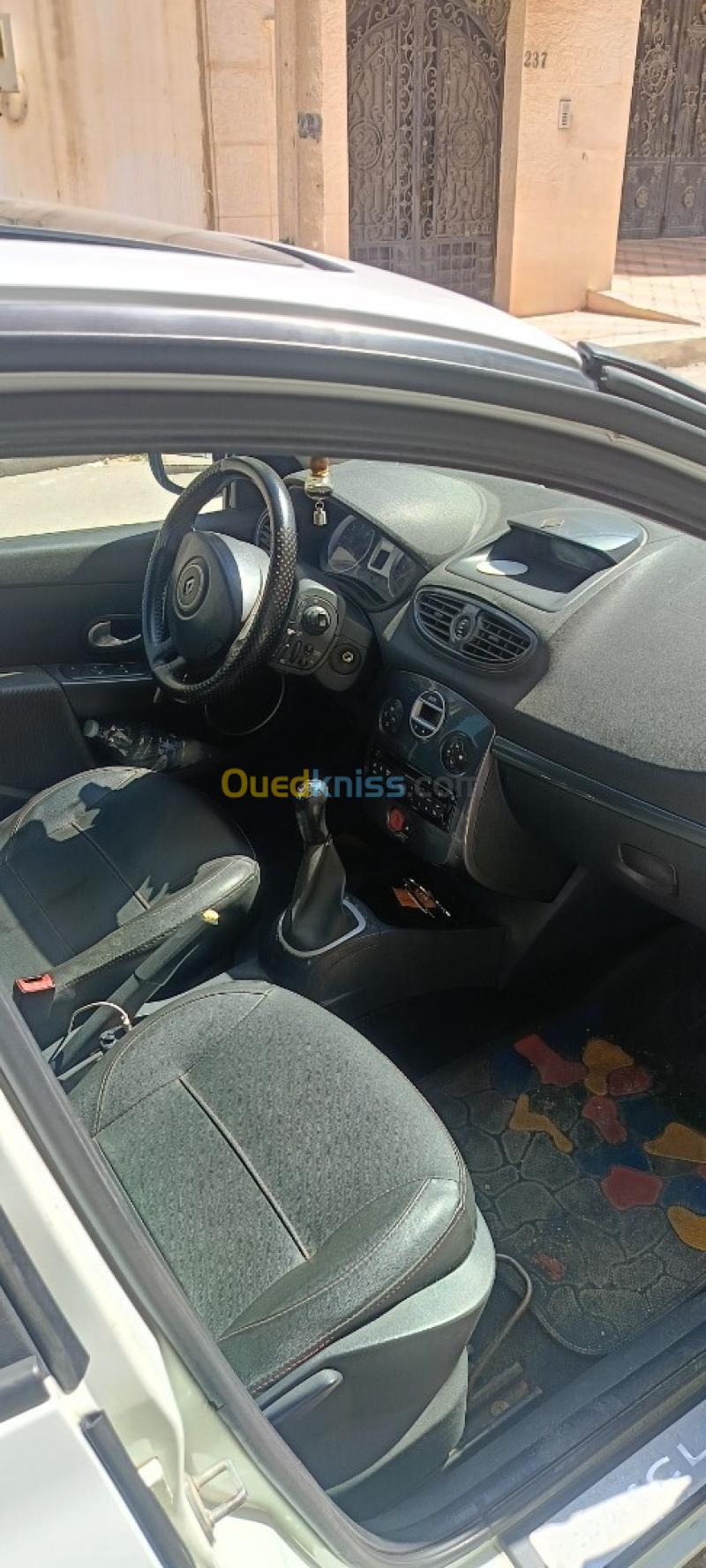 Renault Clio 3 2011 Night and Day 8