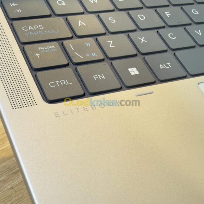 HP EliteBook 1040 G11 Ultra 7 165H 32Go 1To 2-en-1 Tactile x360 3