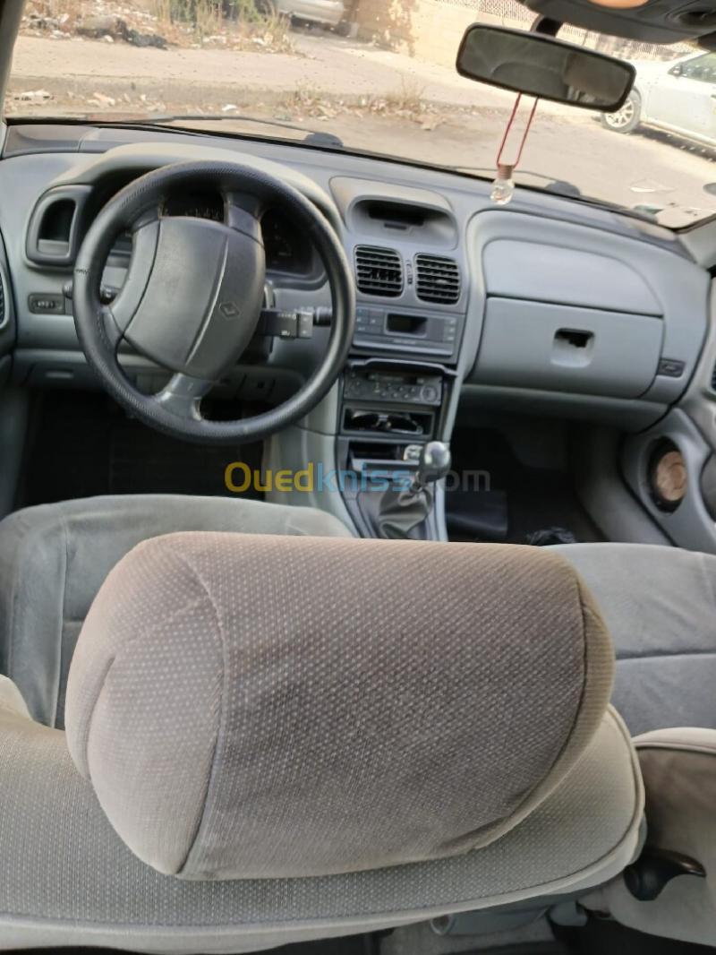 Renault Laguna 1 2000 Laguna 1 5