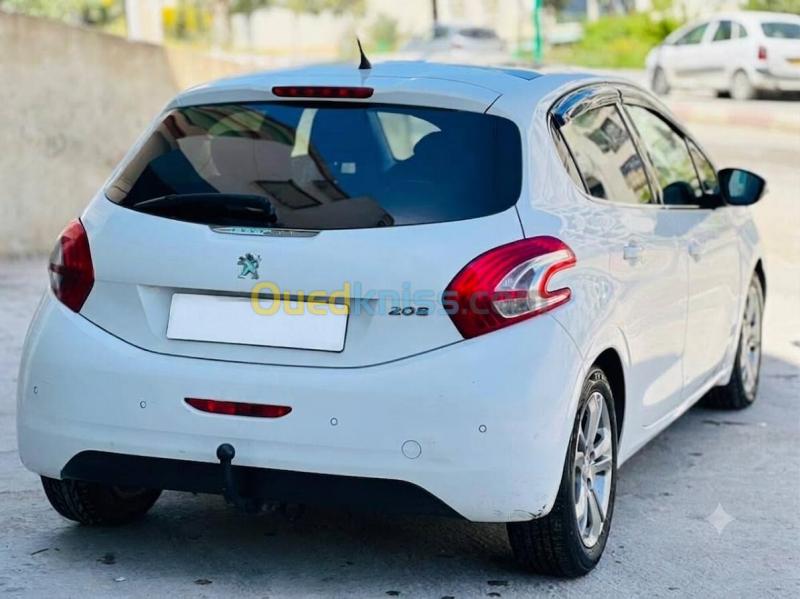 Peugeot 208 2014 Allure 2