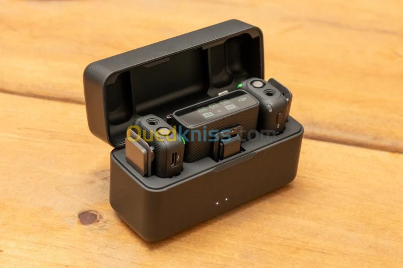  DJI Mic (2 TX + 1 RX + Boîtier recharge) -Portable micros sans Fil - Pour Smartphones, caméras