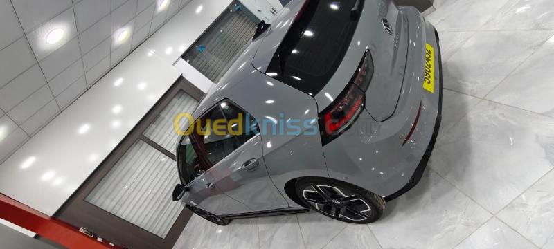 Volkswagen Golf 8.5 2025  10