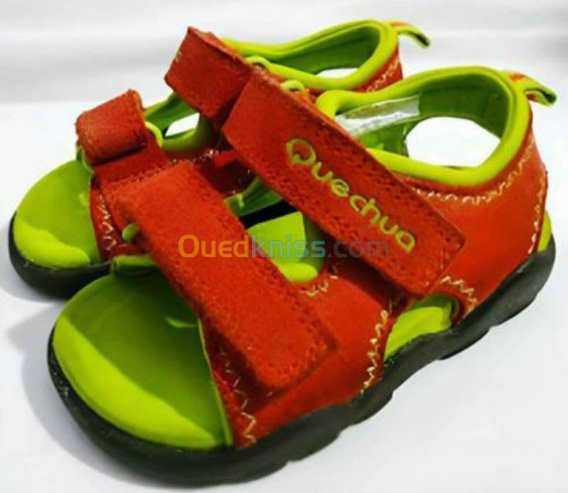  Sandale Quechua enfant original très peux portée pointure 21