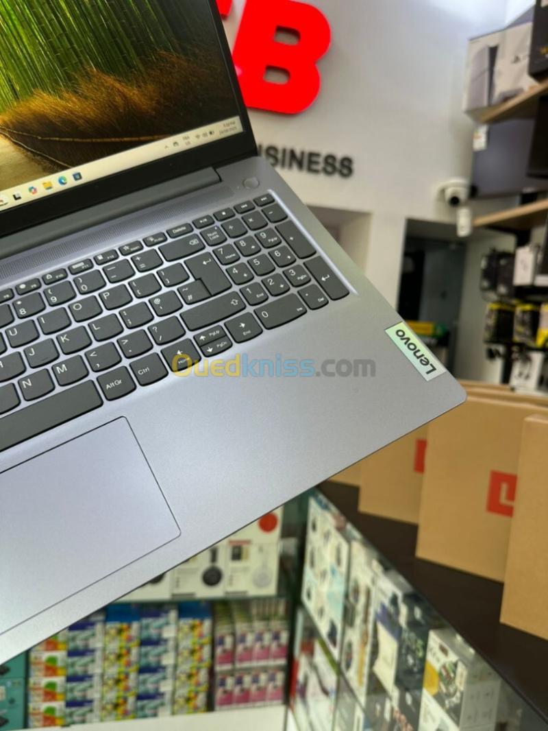 LENOVO IDEAPAD SLIM 3 Intel Core i5-13420H 12 Mo, jusqu,à 4,60 GHz  RAM 8GB DDR5 512GB SSD 15.6 FHD 3