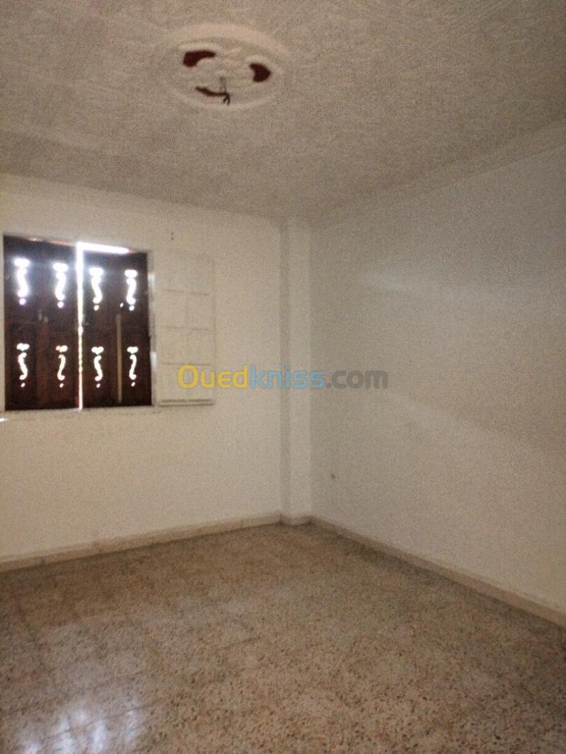 Location Appartement F2 Blida Soumaa 3