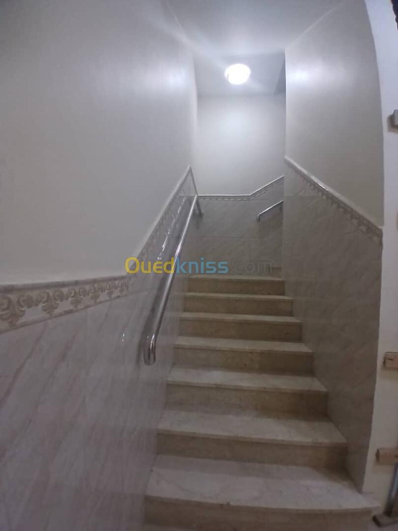 Location Appartement F4 Alger Draria