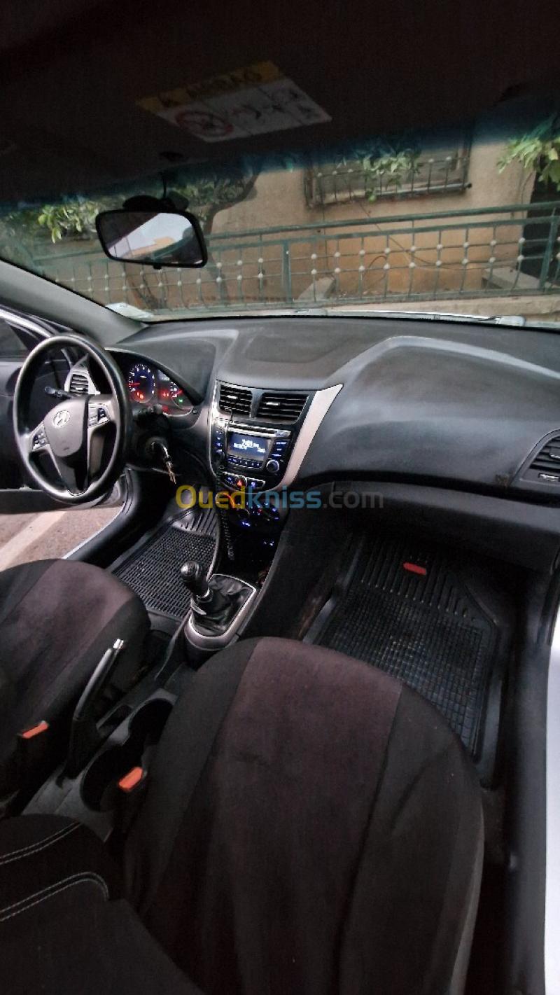 Hyundai Accent RB  4 portes 2017 Préstige 4