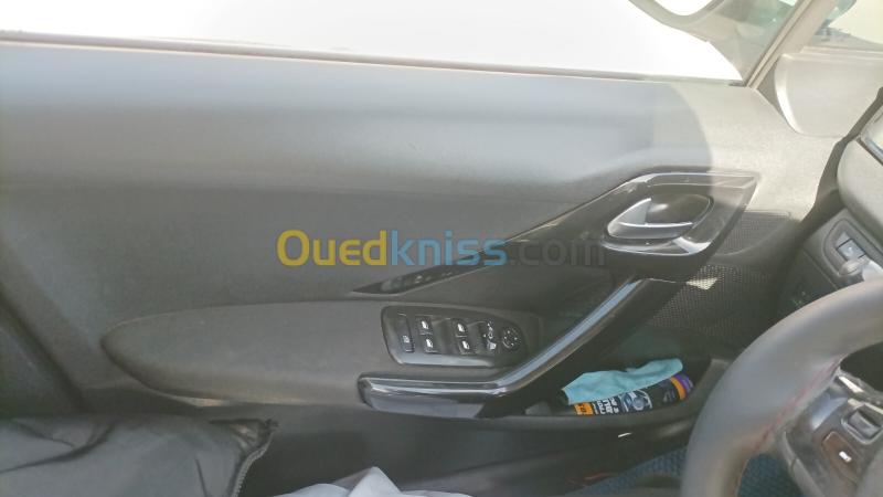 Peugeot 208 2015 Allure 11