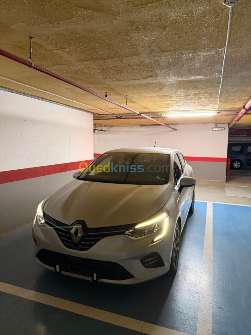Renault Clio 5  2023  12