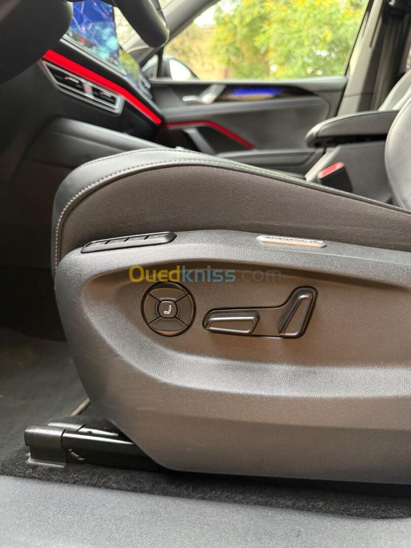 Volkswagen New Tiguan 2024 R-Line 7