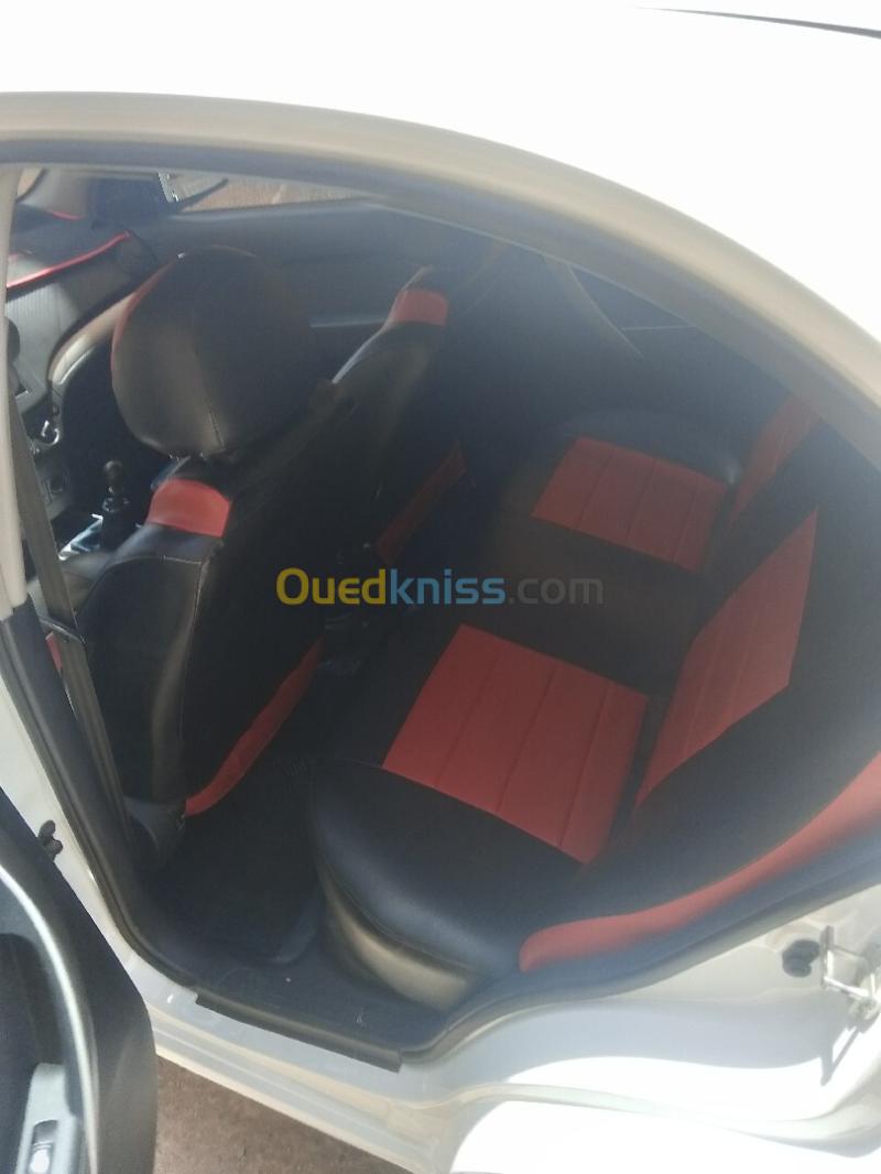 Chevrolet Aveo 4 portes 2015  25