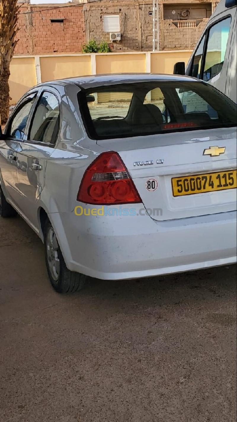 Chevrolet Aveo 4 portes 2015  19
