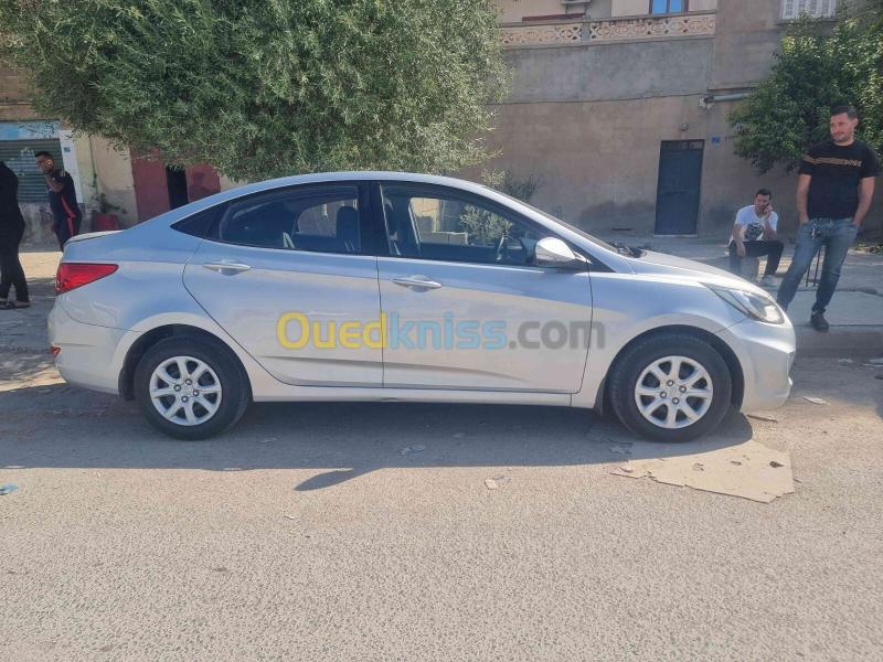 Hyundai Accent RB  5 portes 2013 Style 2