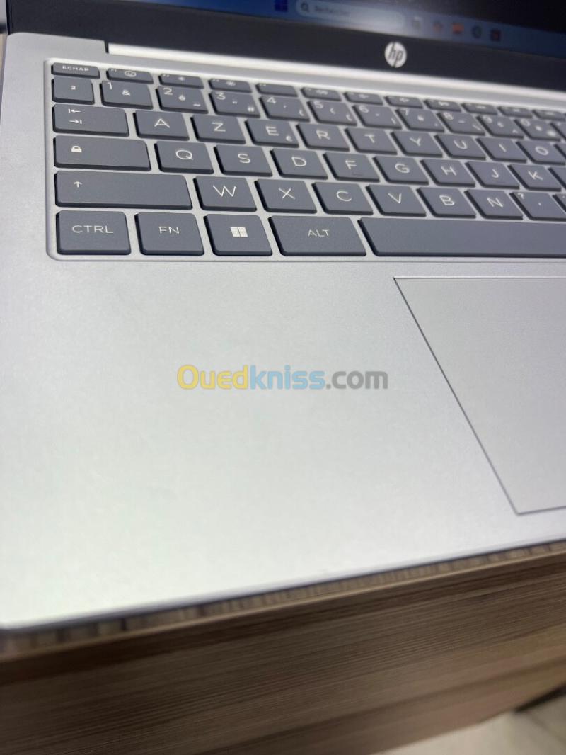 HP LAPTOP 14 CPU RYZEN 5 SERIES 7000 RAM 8gb NVME 512GB AMD RADEON 3