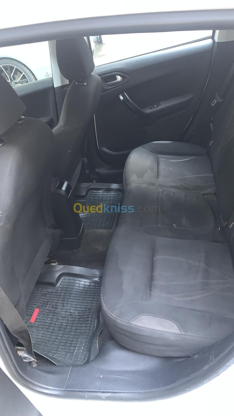 Peugeot 208 2015 Active 5