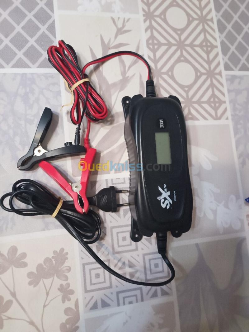 chargeur de batterie intelligent pour voiture et moto de marque XS Auto, modèle MD19787. 4