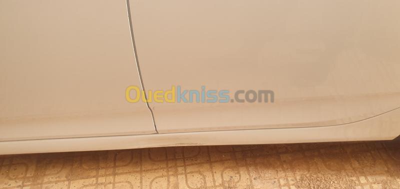 Hyundai Accent RB  5 portes 2017 Préstige 22