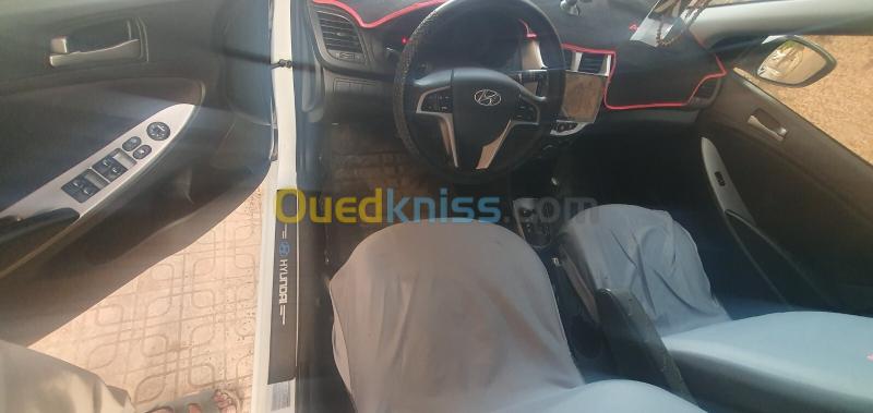 Hyundai Accent RB  5 portes 2017 Préstige 18
