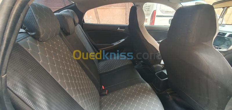 Hyundai Accent RB  5 portes 2017 Préstige 4