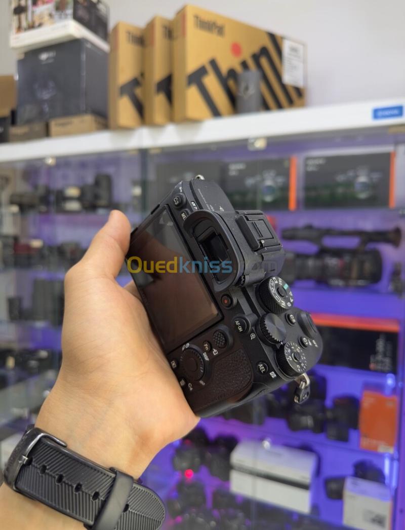Sony A7R IV 4K30p 61MP Full-Frame 5-Axis SteadyShot 10/10 3