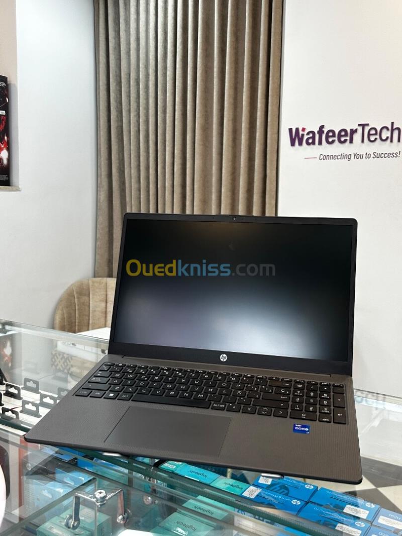 HP 250 G9 i7-1355U 16GB 512GB SSD Écran 15" FHD