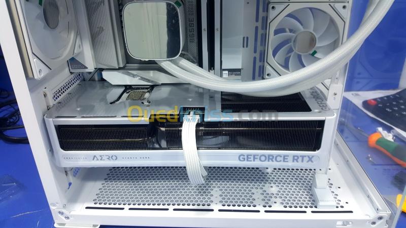 UNITE GAMING RYZEN 7 9800X3D 32G RTX 5070TI 16G FULL WHITE 15