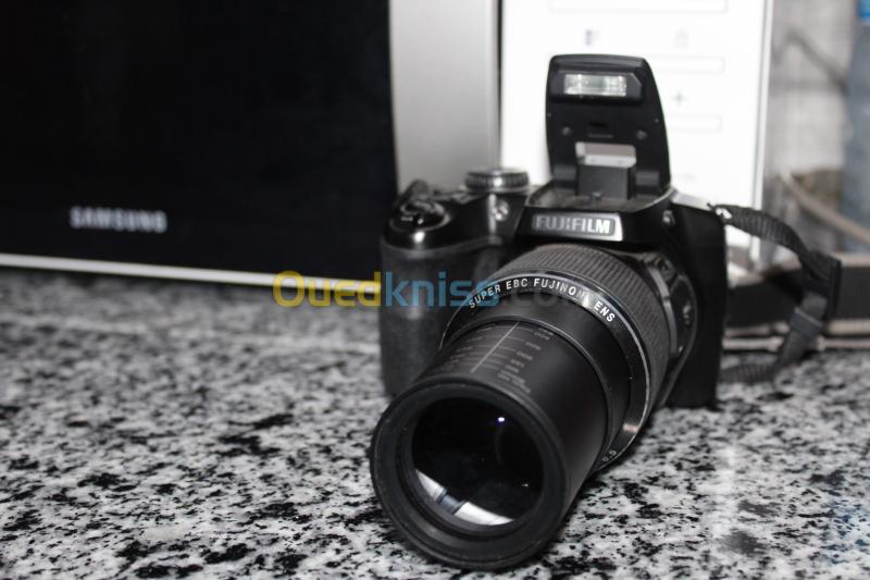   Caméra Fujifilm Finepix s8500 bridge 1080HD Vidéo 16 mega pixels Zoom X46  piles d'origine 6H